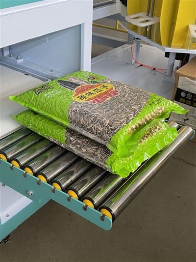 Vacuum-packed granular food application produced on automatic equipment